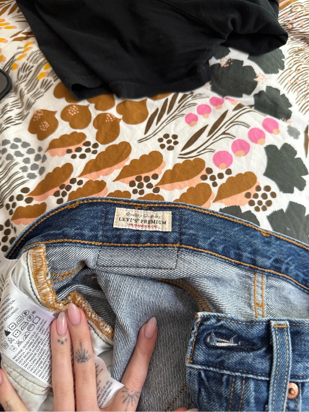 Levi’s 501 Distressed Jeans - Picture 8 of 9
